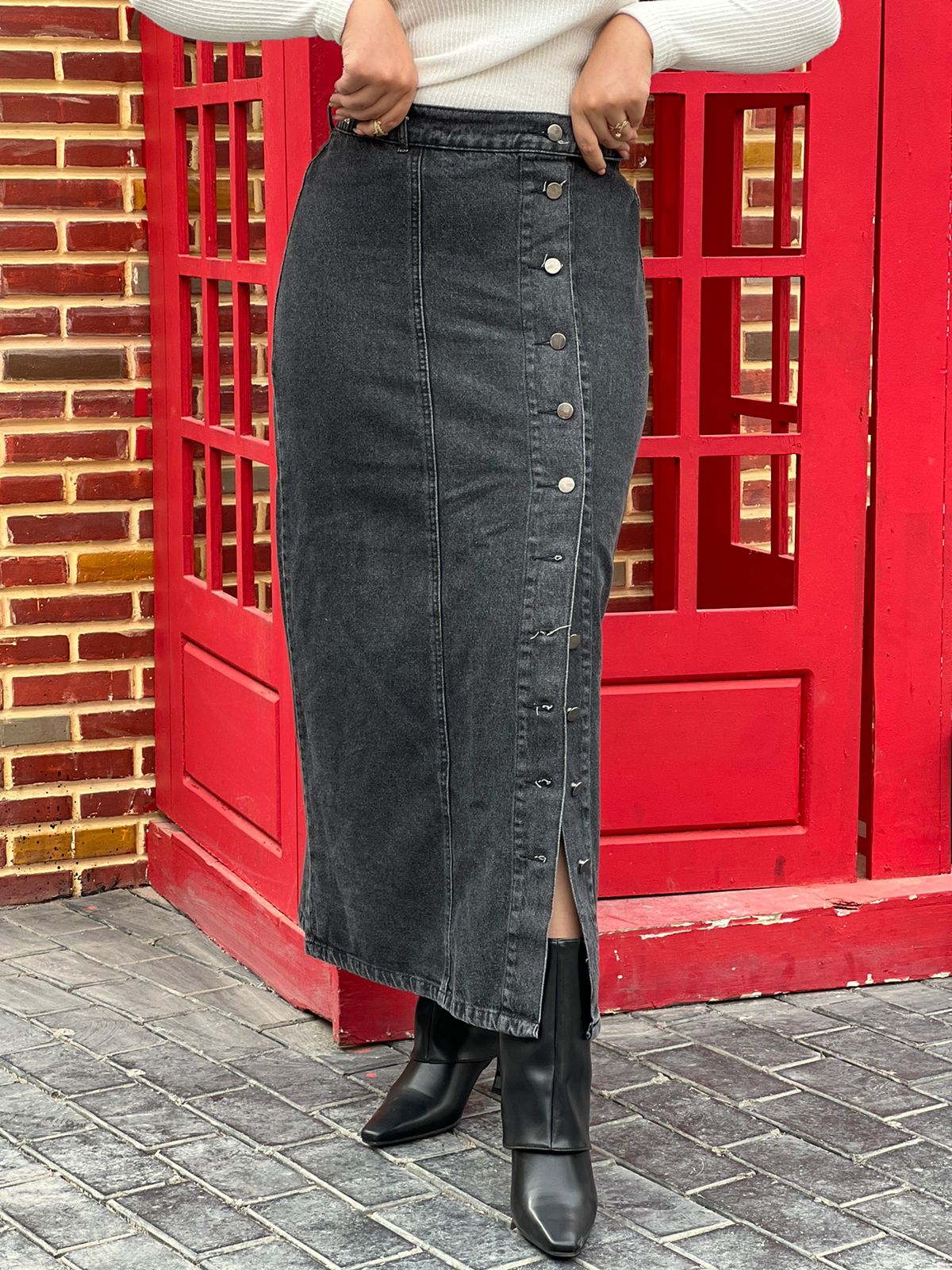 Front buttoned denim skirt